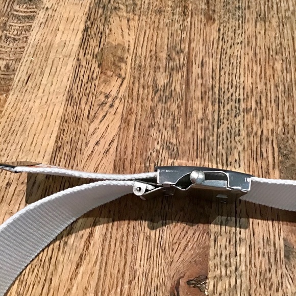 Textured white belt with multicolor butterflies - Picture 7 of 7